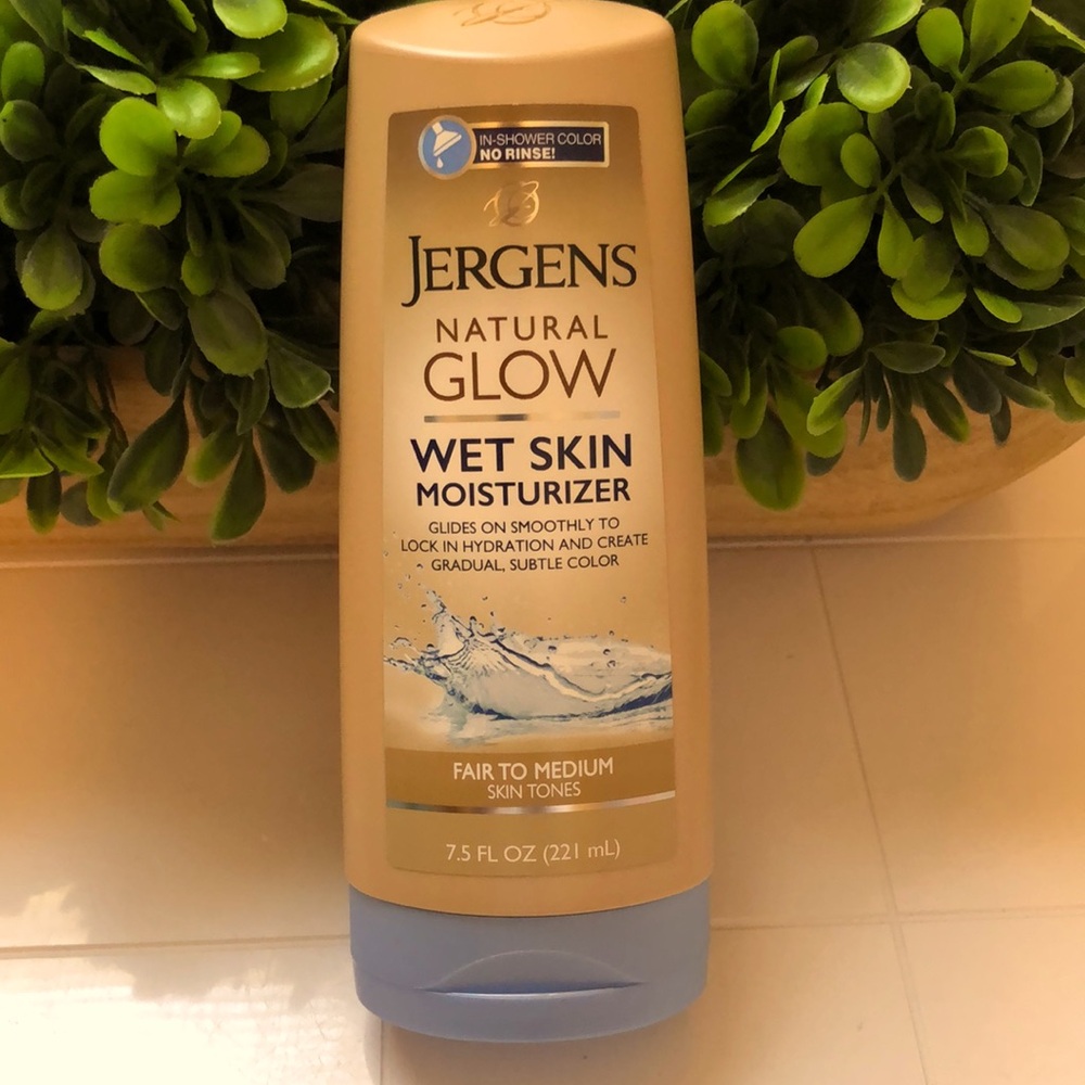 Jergens Natural Glow Wet Skin Moisturizer - Subtle Glow
Fair to Medium
Brand New